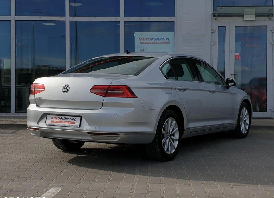 Volkswagen Passat cena 84900 przebieg: 131770, rok produkcji 2018 z Dębno małe 277